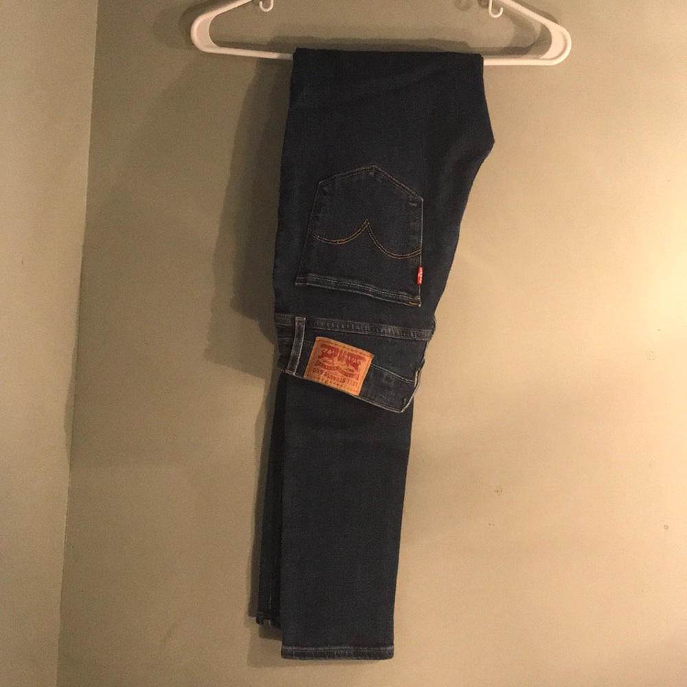 Levi ripped jeans